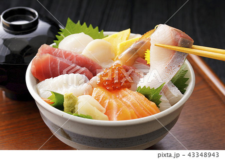 海鮮丼 43348943