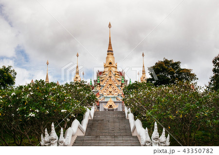 Wat Phra Mahathat chedi Pakdee Prakard, Thailand Wat Phra Mahathat chedi Pakdee Prakard, Thailand 43350782
