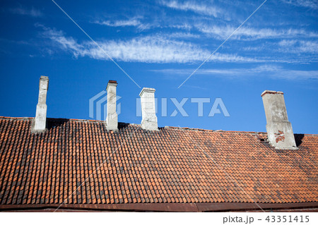 tiled roof with chimneys 43351415