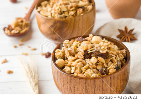 Dry Breakfast of oat flakes, granules and nuts.  43352623