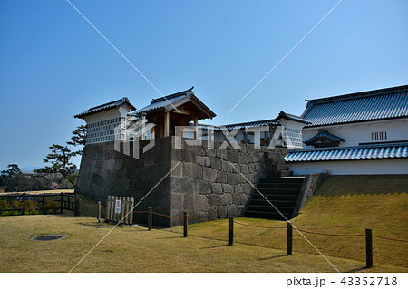 金沢城公園・内側から眺める河北門 43352718