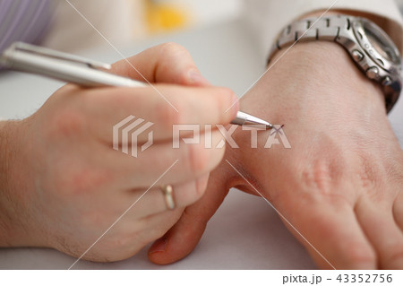 Male make x cross note with silver pen at his arm Male make x cross note with silver pen at his arm 43352756