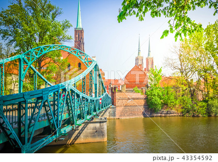bridge to island Tumski, Wroclaw, Poland 43354592