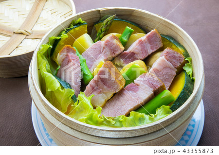 ベーコンと野菜の蒸し物 43355873