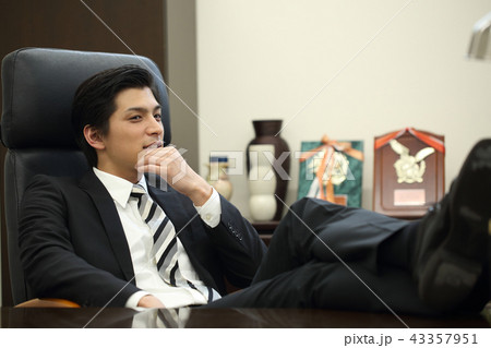 働く男性 43357951