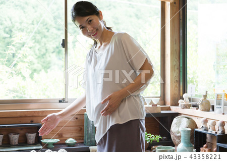 女性陶芸家 43358221