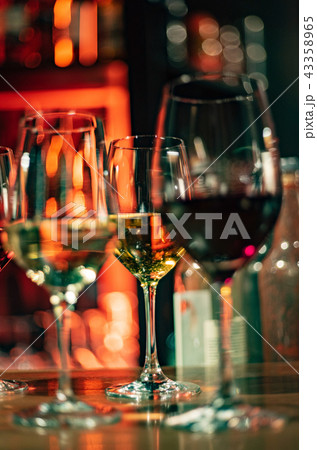 wine in the bar wine in the bar 43358965