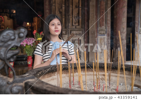 asian believer worshiping to gods. asian believer worshiping to gods. 43359141