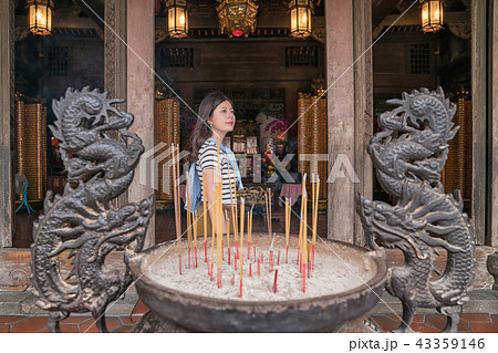 asian woman standing in the temple. 43359146