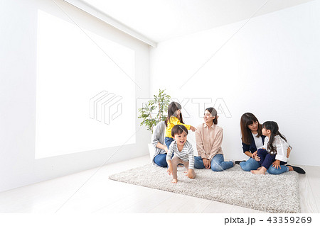 お母さんと子どもたち・仲良し お母さんと子どもたち・仲良し 43359269
