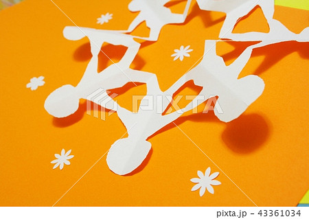 手をつなぐ 43361034