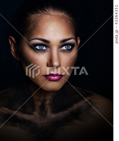Girl with makeup panthers Girl with makeup panthers 43364351