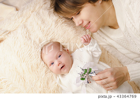Mother and newborn daughter Mother and newborn daughter 43364769