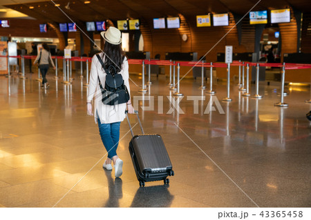 asian visitor ready for check-in. 43365458