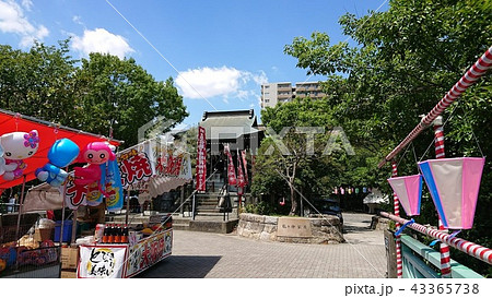 お稲荷さんとお祭りの朝 43365738