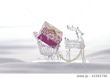 クリスマスイメージ　プレゼント 43365790