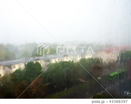 Traces of dried drops of dirty water on the glass. 43366397