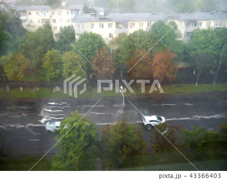 Traces of dried drops of dirty water on the glass. 43366403