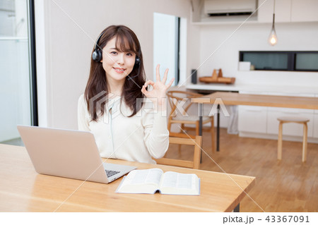 若い女性 43367091