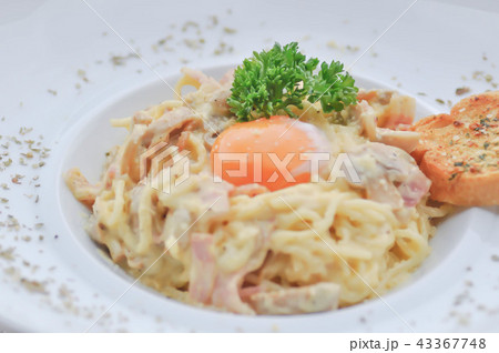 spaghetti with ham and mushroom or carbonara 43367748