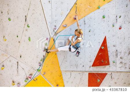 girl climbing up the wall 43367810