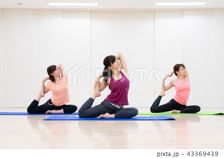 ヨガ　レッスン　ヨガ教室 43369439
