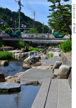 玉造温泉川辺の足湯の写真素材