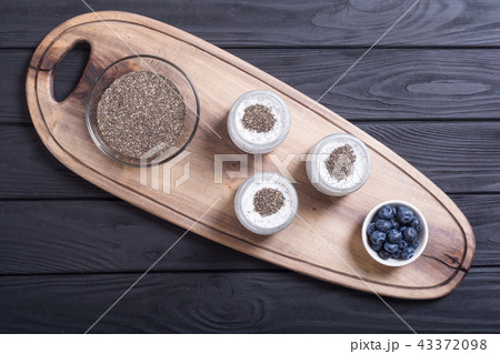 Chia seeds yogyrt pudding 43372098