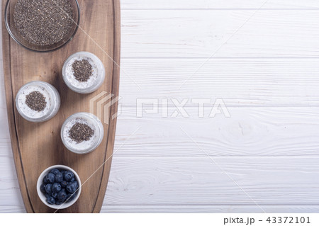 Chia seeds yogyrt pudding Chia seeds yogyrt pudding 43372101