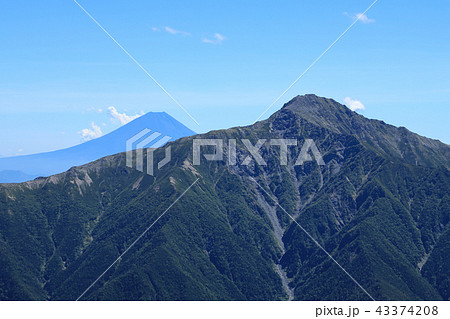 仙丈ヶ岳から望む富士山と北岳 南アルプス 仙丈ヶ岳から望む富士山と北岳 南アルプス 43374208
