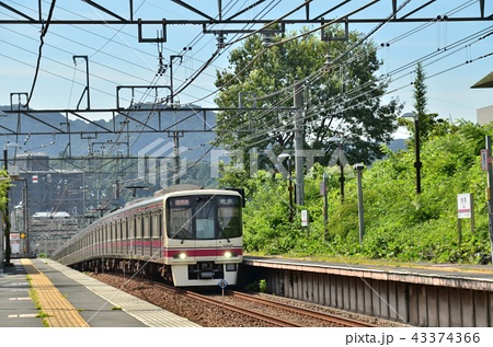 京王 高尾 線 狭間駅より高尾駅方面を望む 18 8 の写真素材