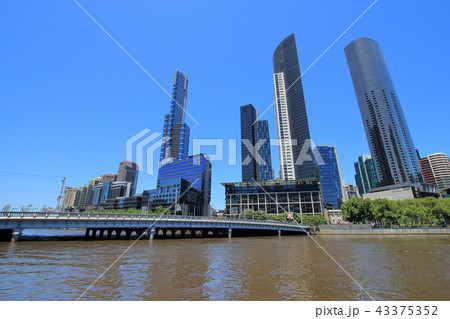 ヤラ川にかかるクイーン橋 43375352