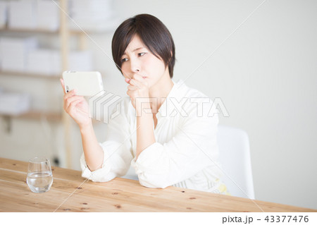 スマホ・主婦 43377476