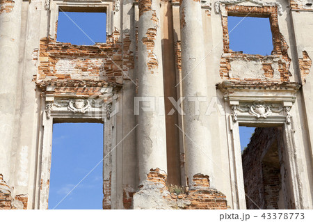ruins of an ancient castle 43378773
