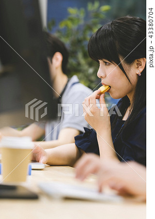 カジュアルビジネスイメージ 43380704