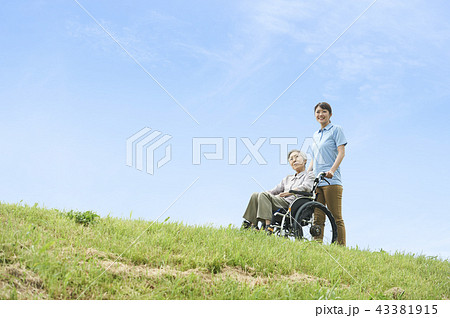 介護士 43381915