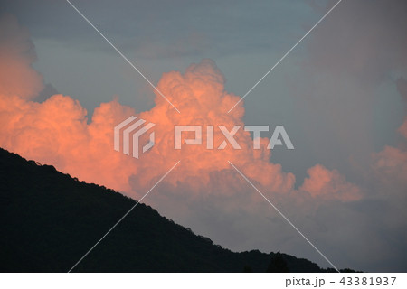 入道雲の夕焼け 43381937