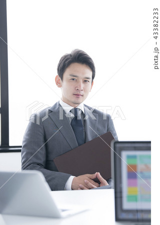 男性社員のポートレート 男性社員のポートレート 43382233