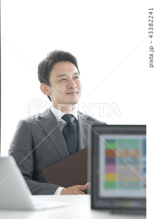 男性社員のポートレート 男性社員のポートレート 43382241