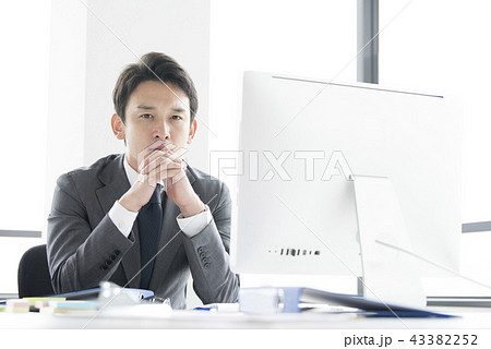 男性社員のポートレート 43382252
