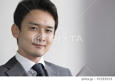 ビジネス 人物 男性 ビジネス 人物 男性 43383014