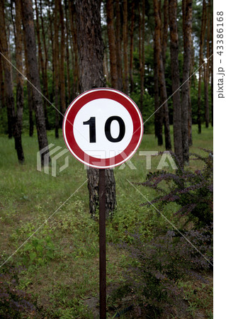 Traffic sign "Maximum speed limit (10 km / h)" Traffic sign "Maximum speed limit (10 km / h)" 43386168