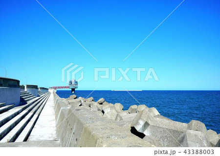 氷海海中展望塔オホーツクタワーと第3防波堤 氷海海中展望塔オホーツクタワーと第3防波堤 43388003