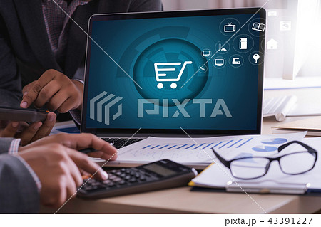 Business people use Technology E-commerce 43391227