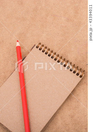 Little model Eiffel Tower, notebook and pencil Little model Eiffel Tower, notebook and pencil 43394011