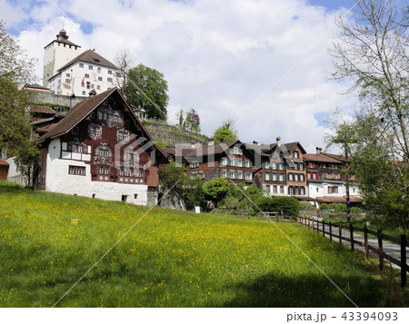 スイス東部の観光名所ヴェルデンベルクの町並み (Werdenberg ザンクト・ガレン州) スイス東部の観光名所ヴェルデンベルクの町並み (Werdenberg ザンクト・ガレン州) 43394093
