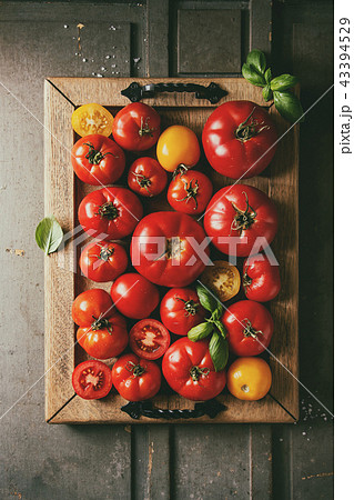 Ripe fresh tomatoes 43394529