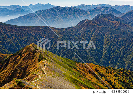 鹿島槍ヶ岳から見る布引山・種池山荘と槍穂高岳遠望 43396005
