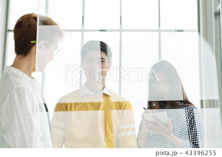 Group of young asian attractive business people 43396255