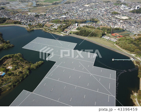 水上の太陽光発電 水上の太陽光発電 43396459